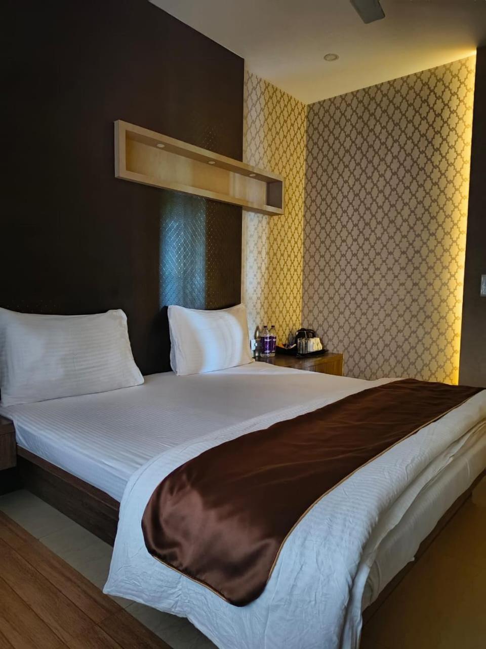 Jaanki Farms & Resorts Jorhāt Extérieur photo